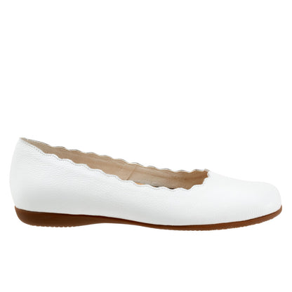 Trotters Sabine T2255-100 Womens White Leather Slip On Ballet Flats Shoes