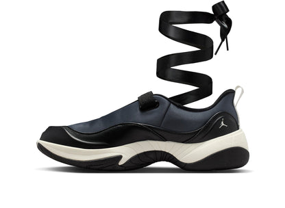 Women's Jordan Pointe in Black / Sail