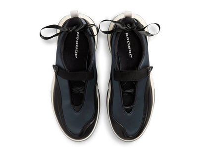 Women's Jordan Pointe in Black / Sail